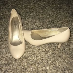 Life Stride | Shoes | Womens Nude Heels | Poshmark